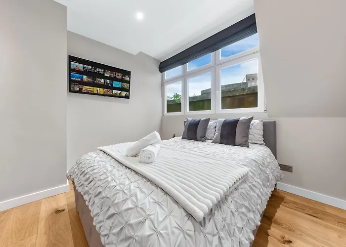 London Bridge Luxury By Sol Haven